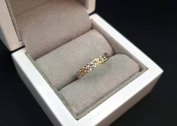 ŁADNY ZŁOTY PIERŚCIONEK  ZDOBIONY BIAŁYM ZŁOTEM