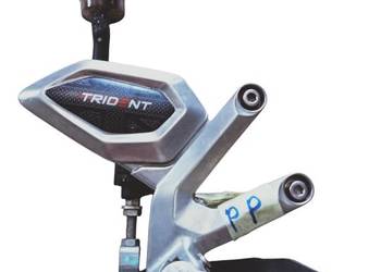 Set prawy podnóżek przód Pompa hamulcowa Triumph Trident 660