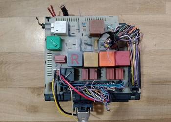 FORD ESCORT SKRZYNKA BEZPIECZNIKÓW 97AG14A073ED