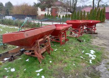 Rozsiewacz nawozu Lely 700 900 litrów szeroki rozrzut