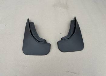 Fiesta MK7 chlapacze tył 8A6J28370AA 8A6J28371AA