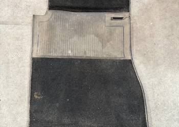 Dywan mata podłogowa kierowcy Mercedes W123 OE