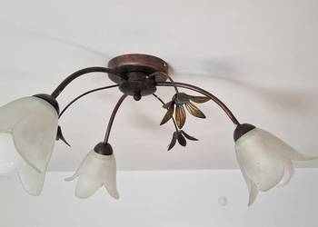 lampa sufitowa trzyramienna kwiat kwiatki klasyka rustykalna mosiądz