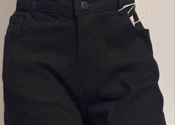 Czarne jeansy damskie Sinsay wysoki stan r. 40