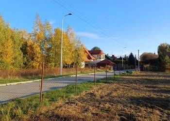 Działka 1050 m² Rusiec – szkoła 700m, zieleń, media, 3 min do S8 Działka 1050 m² Rusiec – szkoła 700m, zieleń, media, 3 min do S8