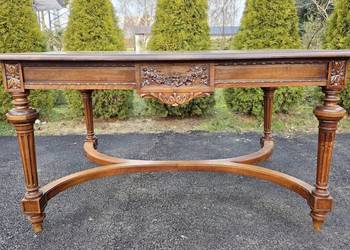 Orzechowy, rozkładany stół eklektyczny, lub komplet z krzesłami. (nr 9287)