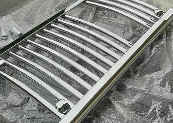 Grzejnik łazienkowy o wymiarach 70 × 40 cm.