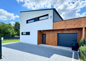 Nowoczesny dom pod klucz w Orzeszu – cisza, zieleń, pełne wyposażenie