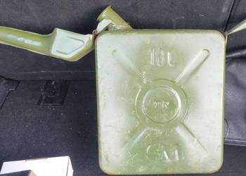 Kanister metalowy z lejkiem odchylanym PRL 10 litrów