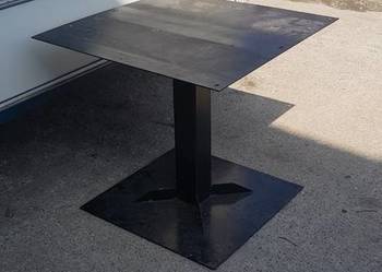Metalowy stolik