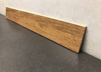 Cokół drewnopodobny 60 cm, listwa przypodłogowa jak drewno