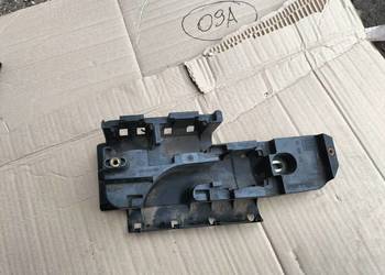 VECTRA C 24437468 UCHWYT PODSTAWA SKRZYNKI BEZPIECZNIKÓW PRZEKAŹNIKÓW