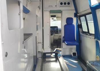 Volkswagen T5 karetka, kamper wyposażenie wnętrza ( opis )