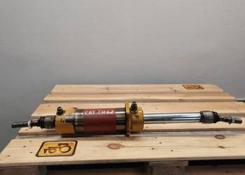 CAT TH 82 {Cylinder hydrauliczny skrętu}