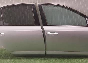 DRZWI PRAWE TYLNE SKODA OCTAVIA III HB 12-20 LAK: LA7W 8E8E 9156