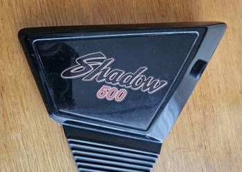 Boczek prawy czarny oryginalny Honda VT500C Shadow