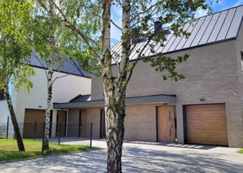 Ekologiczny dom w stanie deweloperskim na nowym osiedlu