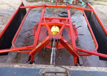 Rozbijak równiarka wał do pryzm trawy sianokiszonka kiszonka siano bydło