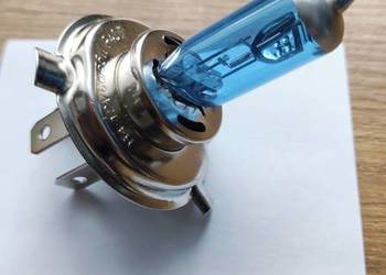 Zestaw nowych zarówek halogenowych H4 12V  60/55W