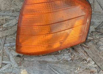 Mercedes w202 kierunkowskaz lewy 2028260143 pomarańczowy