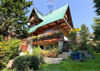 Drewniany dom w stylu zakopiańskim