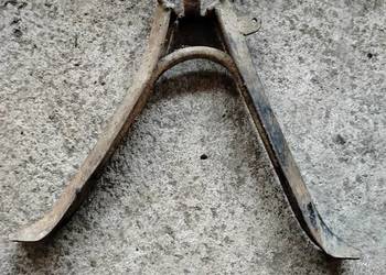 Podnóżki centralne Komar