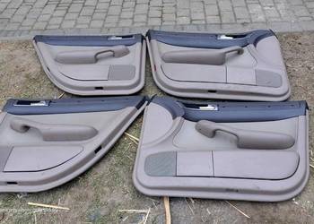 Tapicerki drzwiowe Audi A6 C5 4b kawa z mlekiem