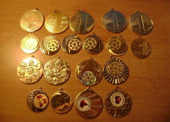 Starocie z PRL - PSY = Zestaw 17 medali z wystaw psów rasowych w Polsce