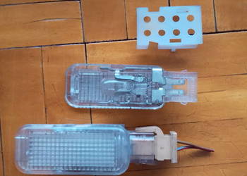 Audi A4 B5 Passat B5 Lampka oświetlenia drzwi 4B0947415