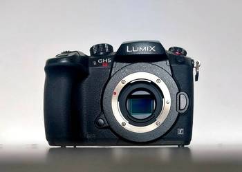 Aparat Panasonic Lumix GH5S body  2 baterie bezlusterkowiec 4K futerał