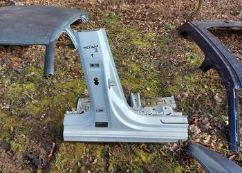 Skoda Octavia IV 5E3 Słupek próg prawy LS9R