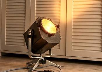 Lampa z okresu PRL reflektor teatralny ozdobny unikat