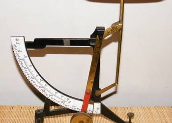 Waga aptekarska z lat 1930-1950.