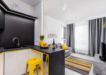 Salon z aneksem+ sypialnia/ balkon/ komorka
