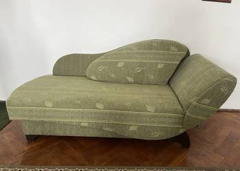 Zielony szezlong z miejscem do przechowywania