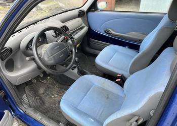 Fiat Seicento cały na części.