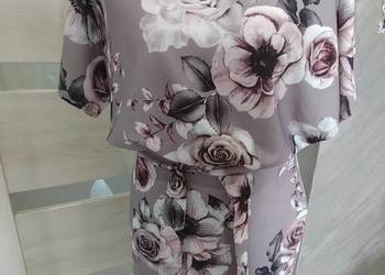 Sukienka w kwiaty okolicznościowa