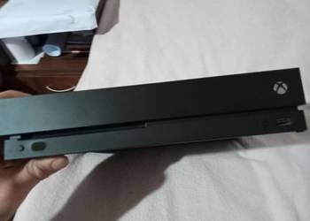 Sprzedam Xbox x 1tb