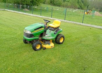 Traktorek do koszenia John deere z koszem i pługiem do odśnieżania