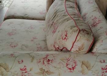 Sofa dwuczęściowa z poduszkami szerokość 220 cm wysokość 100 cm głębokoś120