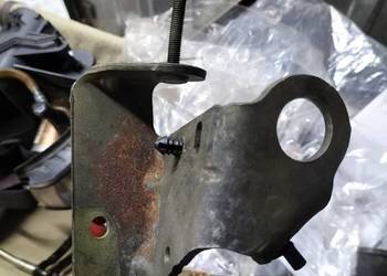 Wieszak silnika 1.9 dci