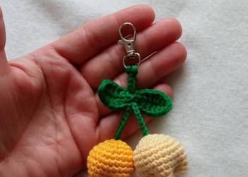 Tulipany wykonane na szydełku, brelok