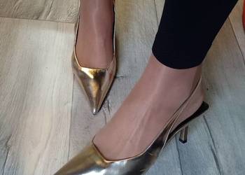 (39) Złote czółenka wieczorowe z odkrytą piętą, NOWE