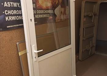 Drzwi zewnętrzne białe