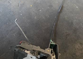 Zamek drzwi lewy przód OPEL ASTRA H Kombi 2006 13210748