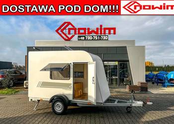 Przyczepa kempingowa minikamper samochodowa izolowany furgon