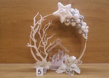 Ręcznie wykonany stroik świąteczny LED z motywem szopki