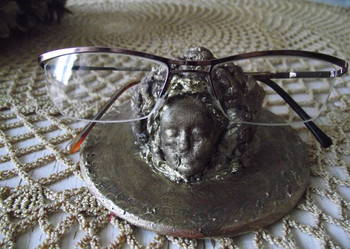 PODSTAWKA CERAMICZNA  POD OKULARY