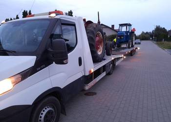 Auto laweta transport holowanie pomoc drogowa