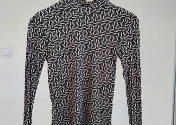 Bluzka ze stójką wzór monogram